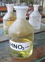 Азотна кислота - Які характеристики та застосування азотної кислоти?