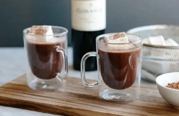 Гарячий шоколадний глінтвейн – найгарячіший тренд цієї зими