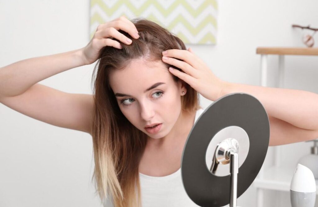 Випадіння волосся - Як щитовидна залоза впливає на випадіння волосся?