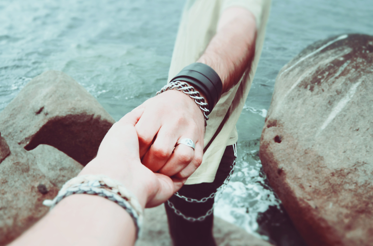 Завдяки чому люди живуть разом десятки років: 10 причин, про які ми забули