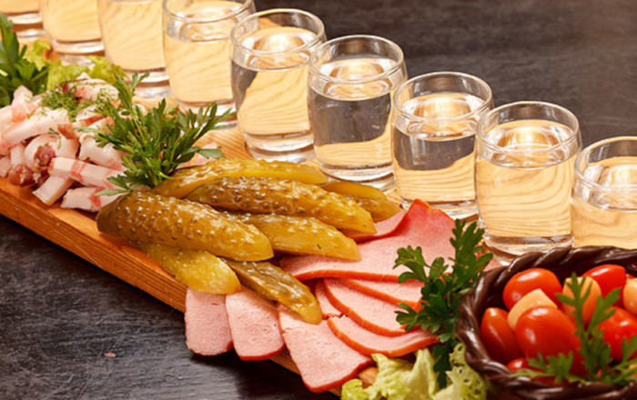 Їжа і напої: як правильно поєднувати на святковому столі