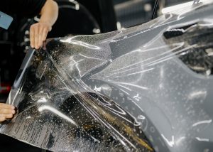 Кому варто вибрати антигравійну плівку і кераміку на авто