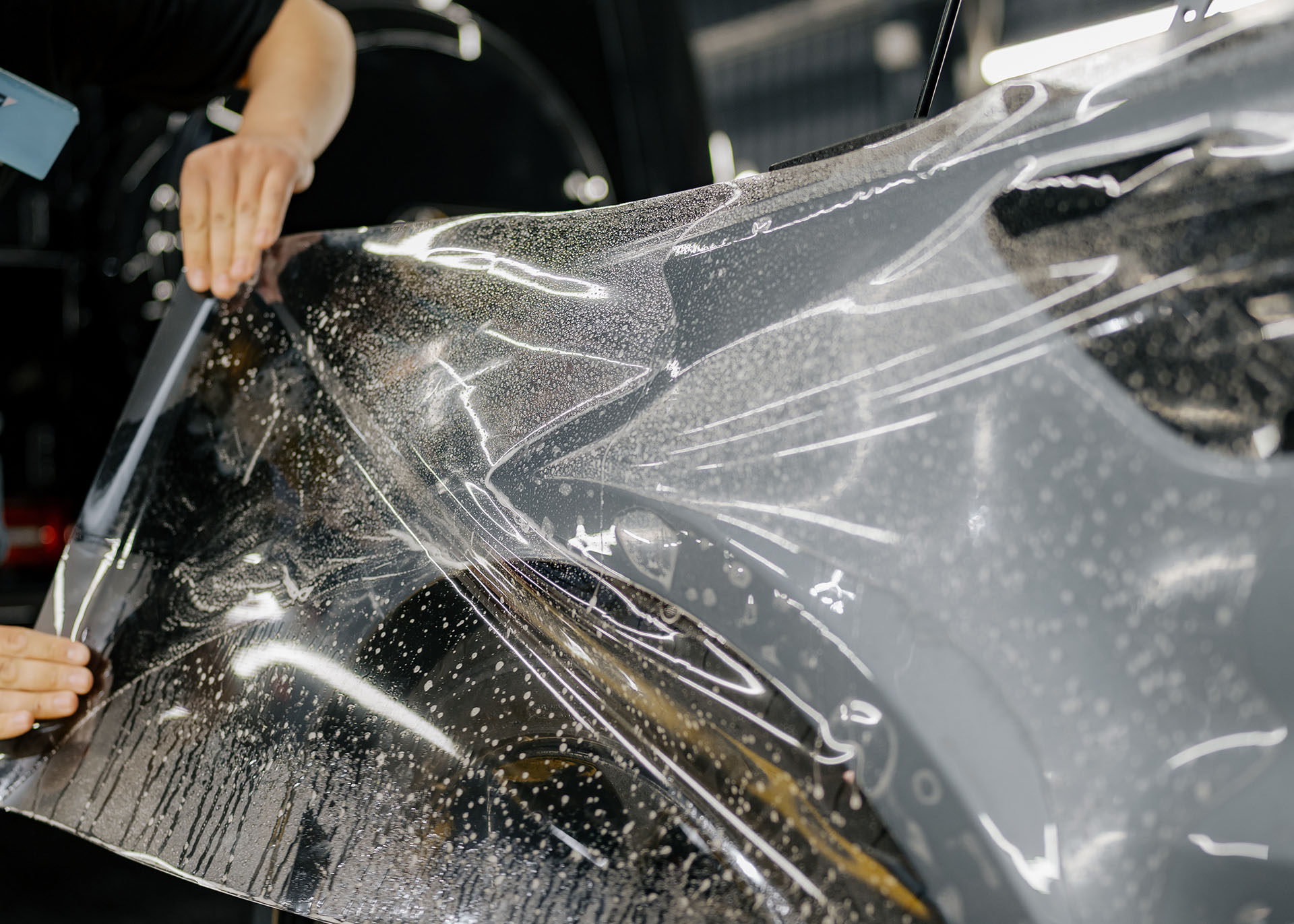 Кому варто вибрати антигравійну плівку і кераміку на авто